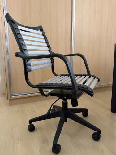 Cadeira para escritório giratória
