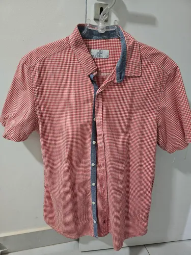Camisa manga curta xadrez vermelha. Tamanho 3 ou m