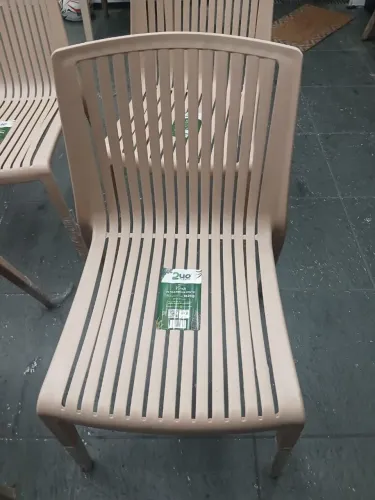 Cadeira vendy 2yo plastic sem braços 120 reais a UNIDADE e 600 reais o conjunto