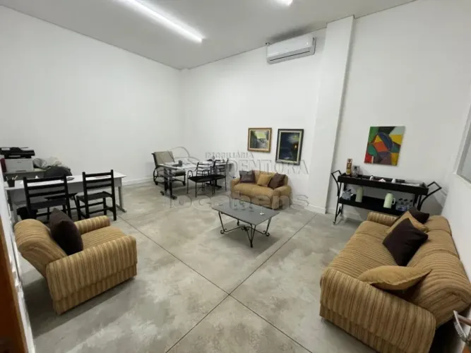 Imóvel comercial, com barracão de pé direito duplo tendo 3.294,81m² de área construída, am