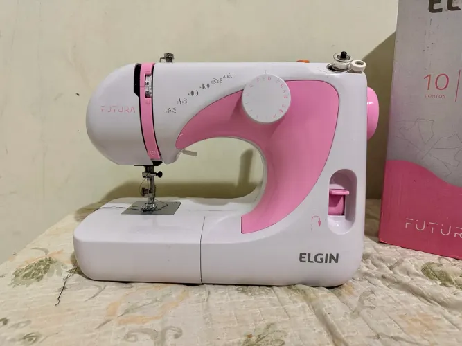 Máquina de costura Elgin futura 10 pontos