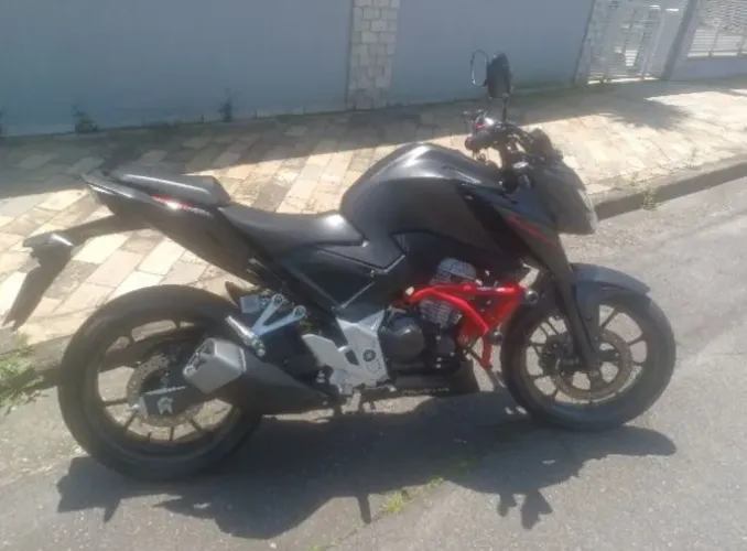 Cb 300f de leilão em ótimo estado com 5000km.