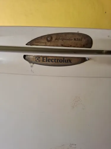 Geladeira Electrolux 280l