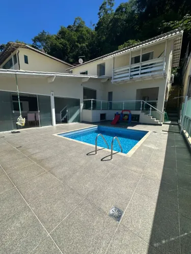 Casa em condomínio fechado com vista deslumbrante para o mar!
