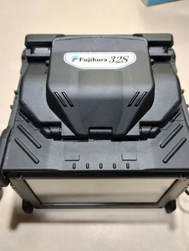 Máquina de fusão para fibra ótica