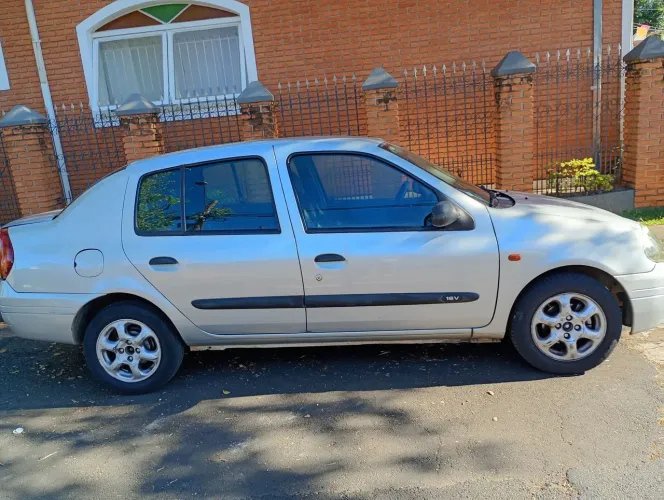 Renault Clio Rn/alize/expr./1.0 Hi-power 16V 5P 2001
