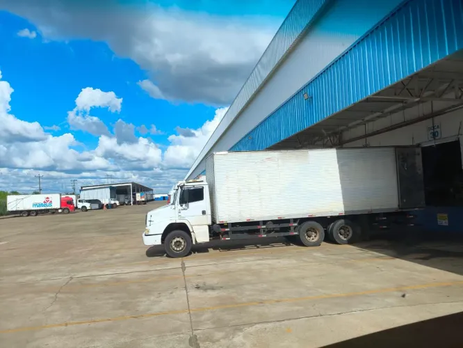 BAU FRIGORÍFICO PARA VENDER