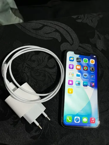 iPhone 11 Impecável + carregador Apple 