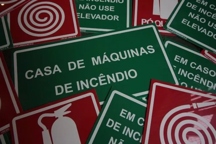 Placas de Metal, Acrílico ou PVC, desde 1992.