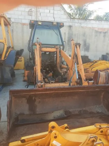 Retroescavadeira CASE 580L ano 2005 para Desmanche 
