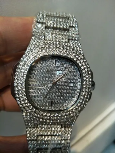 Relógio  de diamante brilhante