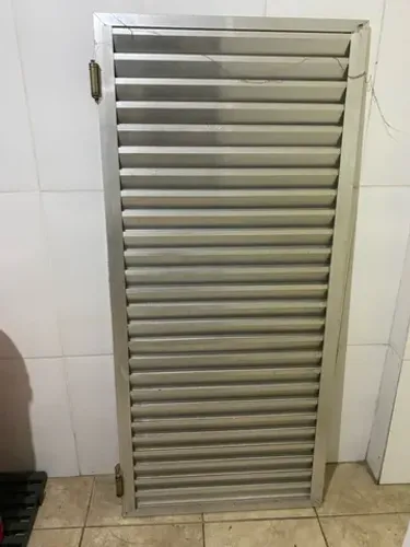 Vendo várias portas e portaozinhos de alumínio