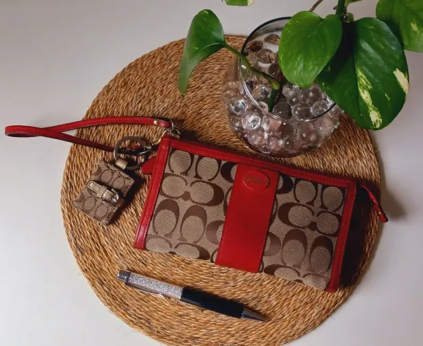 Carteira Coach + caneta swarovski original