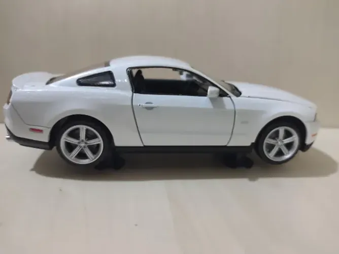 Miniatura Ford Mustang GT 2002 - 1:32 (14,5 CM)