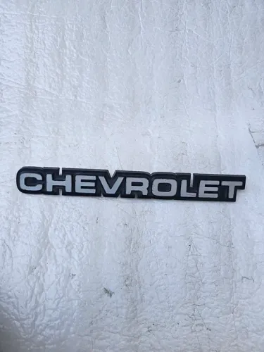 Chevette emblema chevrolet tampa traseira original 