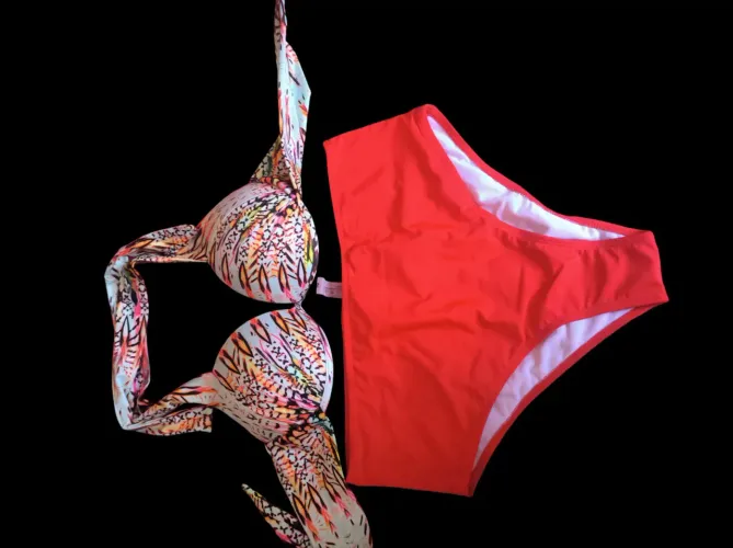 Biquíni Vermelho e Estampado