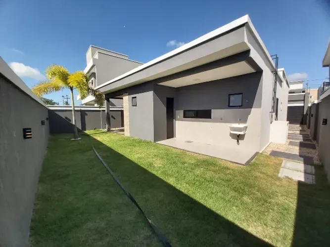Casa com três suítes no condomínio Jardins do Lago - Eusébio - 180m²