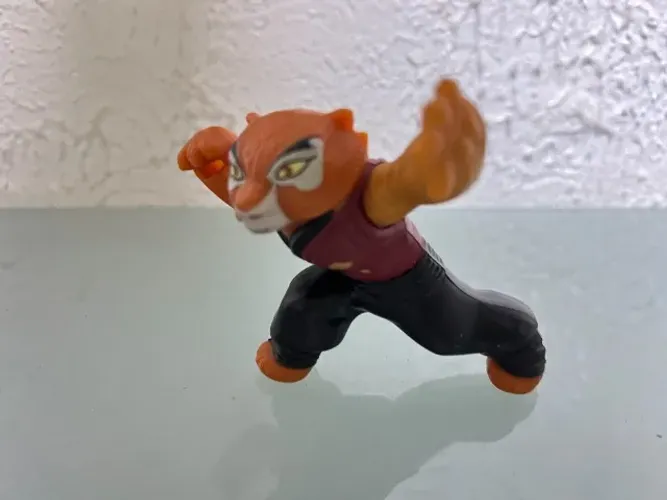 Boneco tigresa do Kung Fu Panda