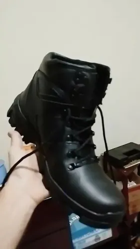 Bota preta cat