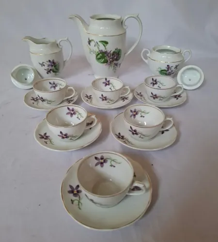 ANTIGO JOGO DE CAFÉ PORCELANA "REAL"