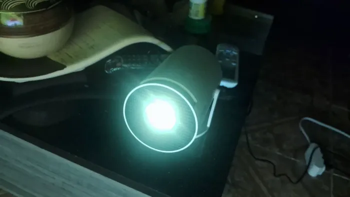 Transforme Seu Lar em um Bloco de Luzes! Projetor HY300, o Carnaval no Sofá!