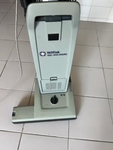 Varredora aspirador grandes áreas Nilfik220v 