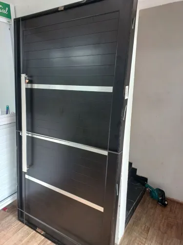 Porta Aluminio Pivotante Lambril Alumínio Linha 30