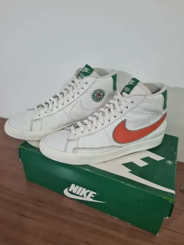 Nike Blazer Mid 'Stranger Things' - Hawkins High