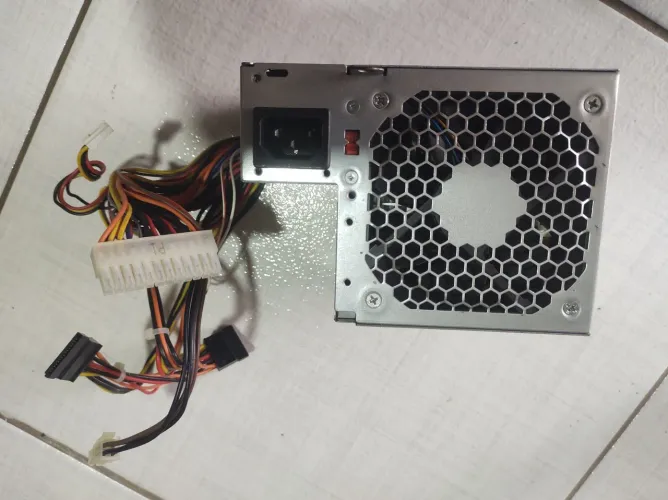 Fonte de PC ATX HP