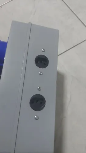 Quadro com Tomadas Canteiro Robo de Obras 