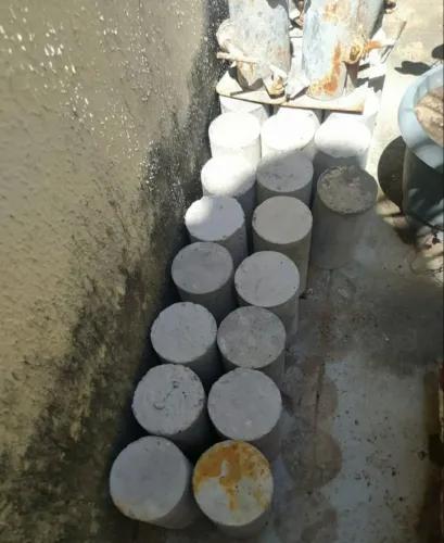 Cilindros de concreto e formas para cilindros