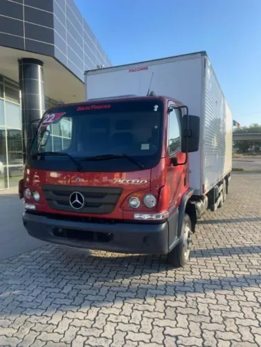 ACCELO 1316  6x2  BAÚ 7,60M  FACCHINI