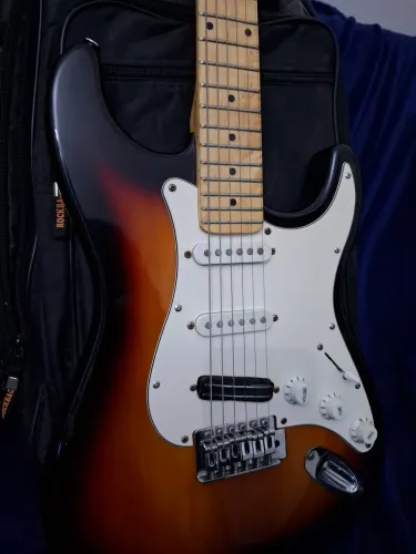 Guitarra Stratocaster Fender Sunburst Montada