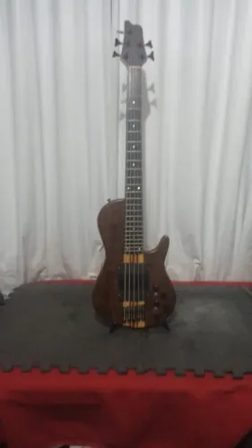 Baixo Seizi Tagima modelo Fodera 5 cordas