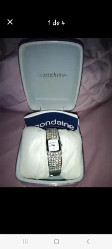 Relógio feminino Mondaine com cristais