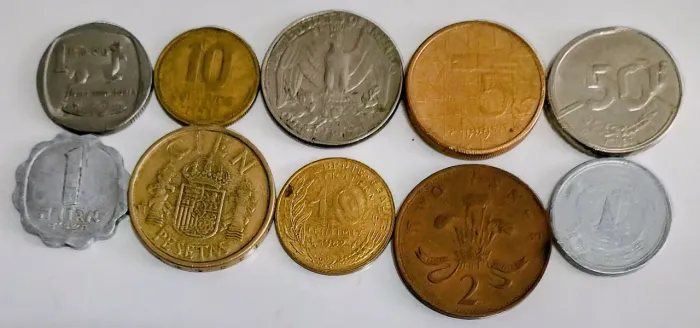 10 moedas estrangeiras 