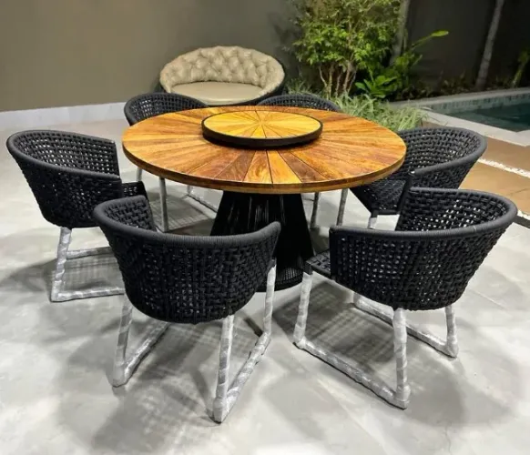 MESA FORMATO PIZZA DE MADEIRA COM 6 CADEIRAS DE CORDA NÁUTICA