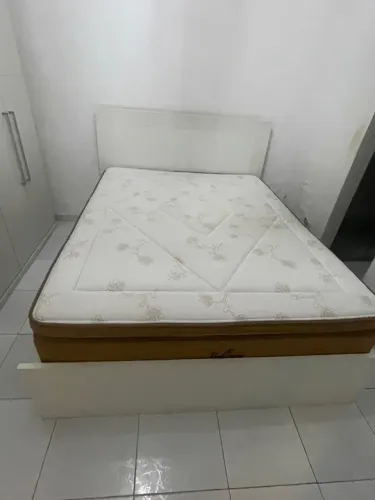 Cama e colchão Queen de casal - pouco uso