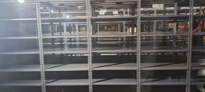Estantes de aço para  comércio e estoque 60 cm