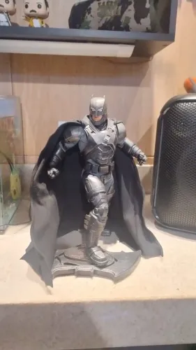 BATMAN ARMORED 1/6 DC COLLECTIBLES 