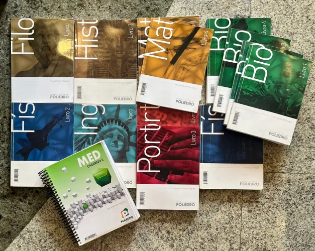 Livros Poliedro para vestibular - diversos cursos