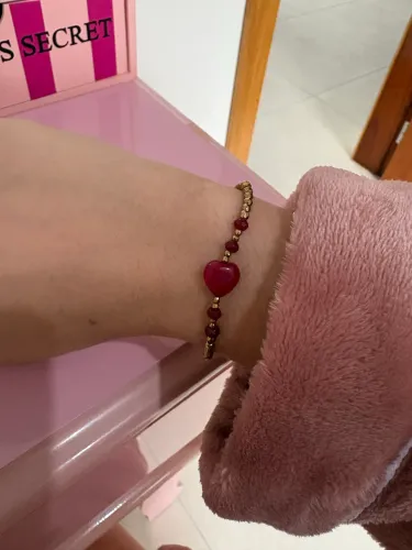 pulseira banhada a ouro com hematitas vermelha coração