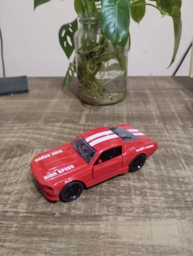 Miniatura Mustang Fricção High Speed Vermelha - 12cm de Comprimento