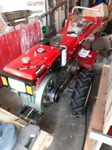 Micro Trator Toyama 13,5 HP a Diesel com Enxada Rotativa e Partida Elétrica Grátis