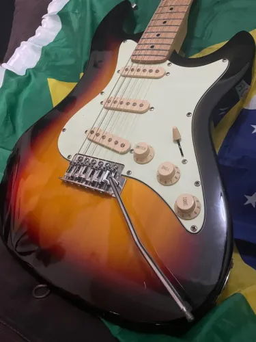 Guitarra Strato Delícia - Strinberg Tremolo Sunburst