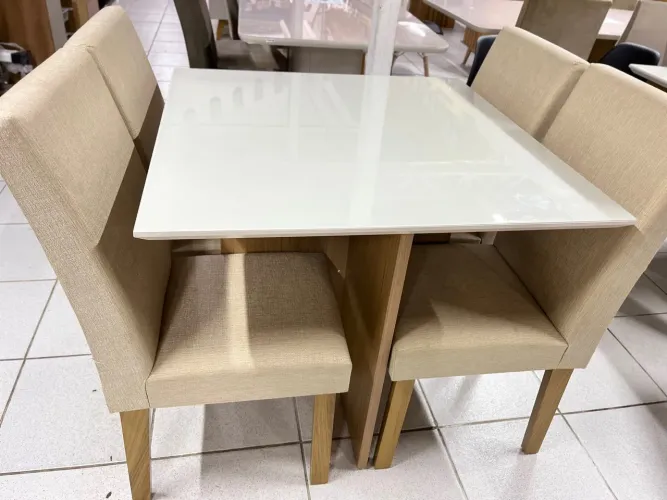 Mesa de Jantar 4 Lugares com entrega imediata 
