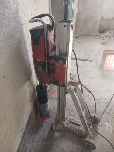 Perfuratriz  DD200 cortes e furos em concreto 
