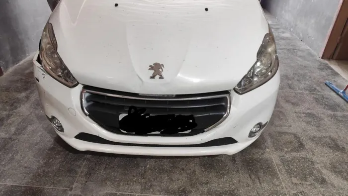 Peugeot 208 ano 2015 capo par de farois farol parachoque dianteiro completo