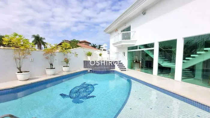 Linda casa em condomínio fechado