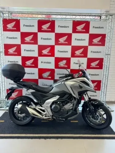 Honda NC 750x 24/25 muito nova!